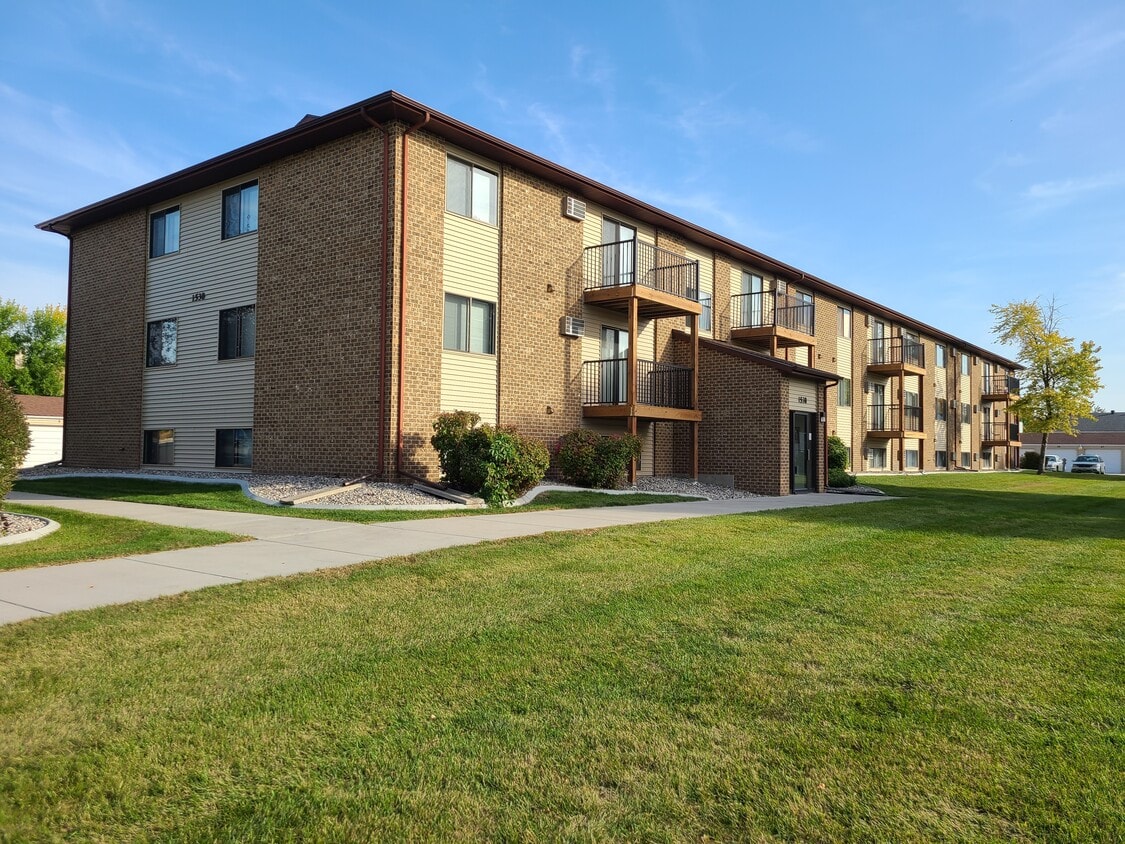 1538 27th Ave S Fargo - Green Apartments