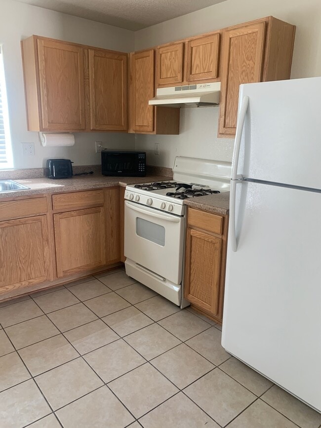 Building Photo - 2315 N Juniper Ln