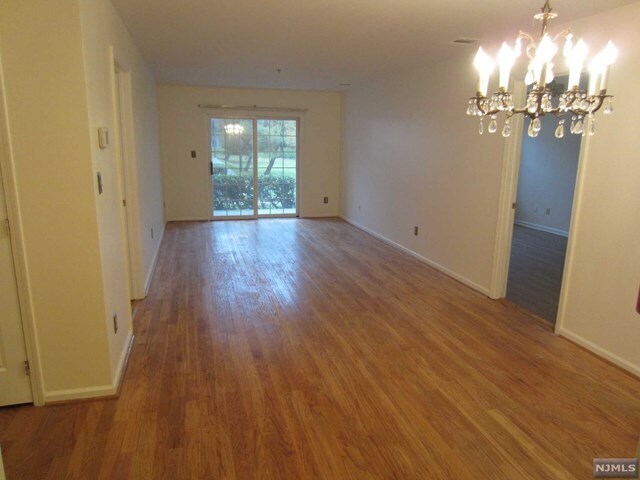 Building Photo - 211 Cambridge Ct