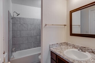 *REMODELD* 2BR, 1-1/2BA - 1200SF - Chevy Chase Apartments
