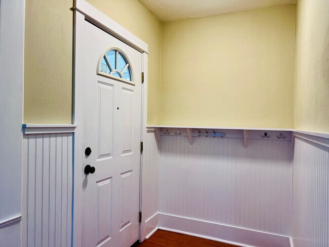 Foto del edificio - Craftsman Beauty Tucked into Mt.Scott-Arleta