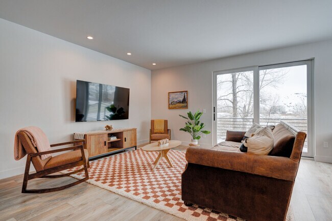 Foto del edificio - 605 E Bryant St