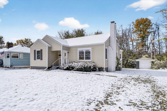 Building Photo - Updated 3-bed Home By Wes Montgomery Park