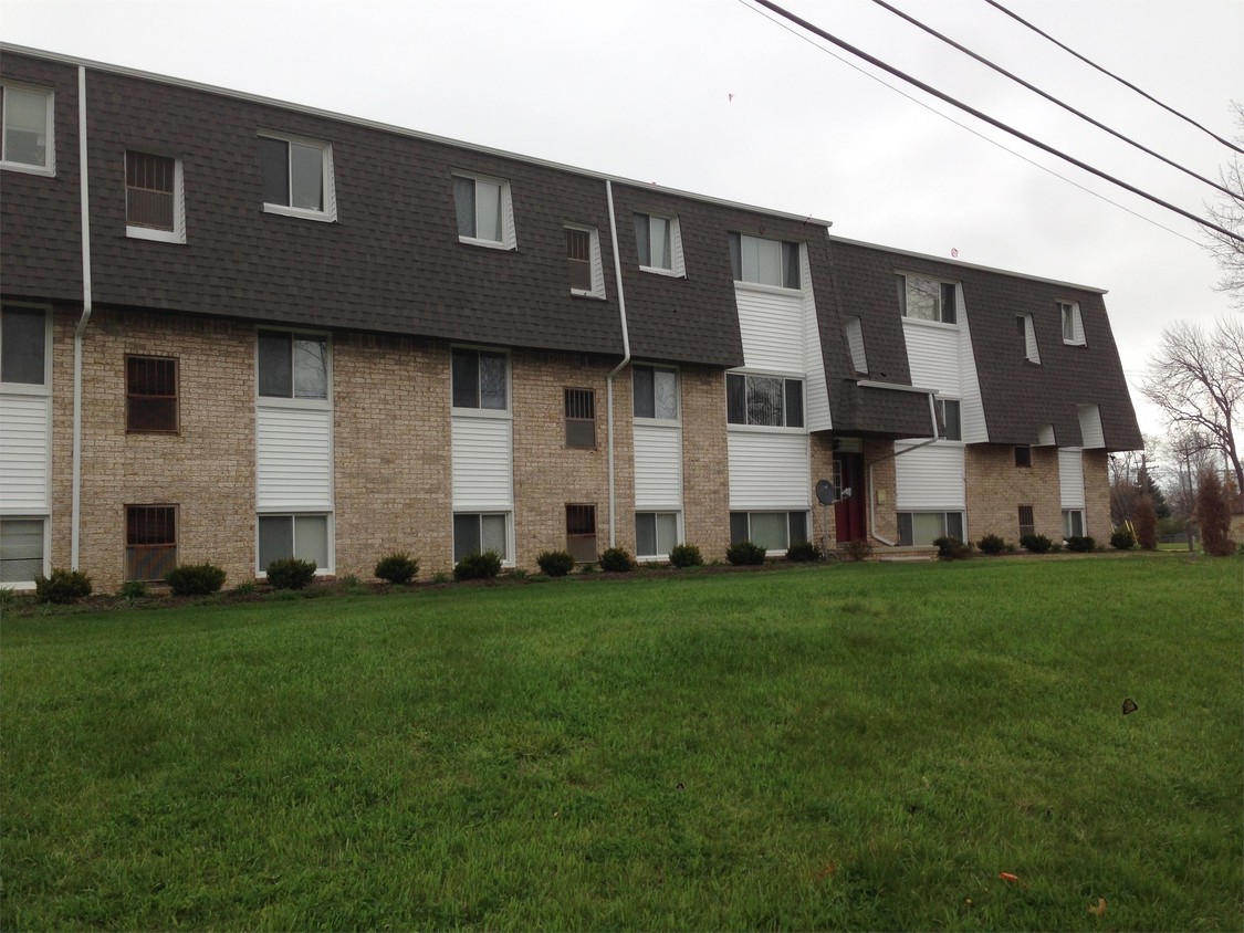 Primary Photo - 23200 Huron River Dr