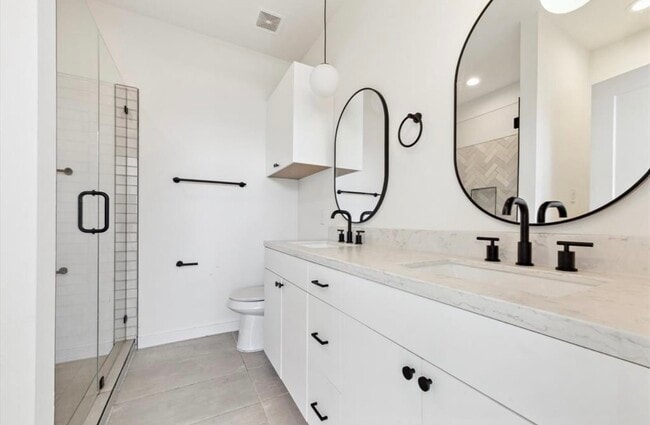 Building Photo - 316 N Everton St