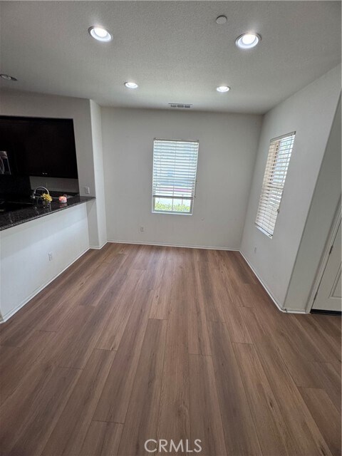 Foto del edificio - 961 Sweetbriar Ln