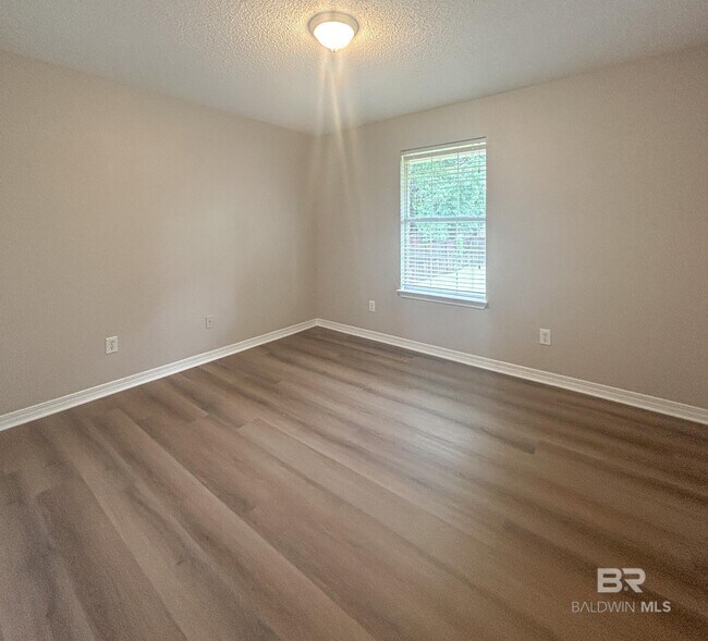 Building Photo - 11730 Madrone Ln