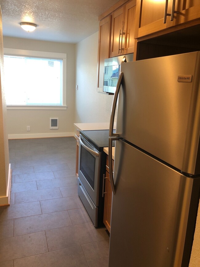 Foto del edificio - Clinton Abernathy Gorgeous Remodel 1br Har...