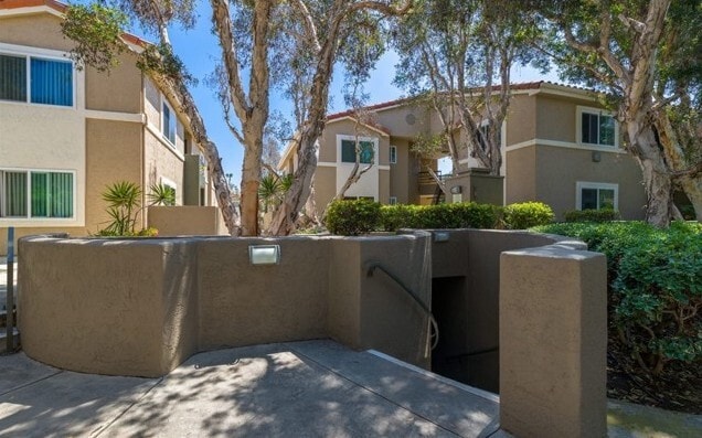 Building Photo - 7525 Charmant Dr