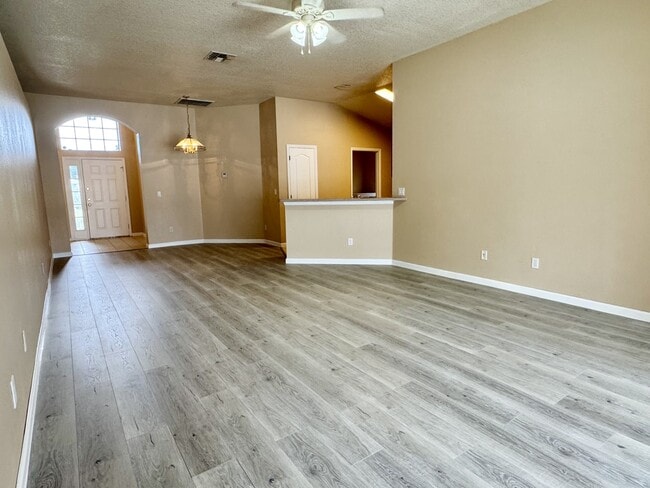 Building Photo - 3120 Rawcliffe Rd