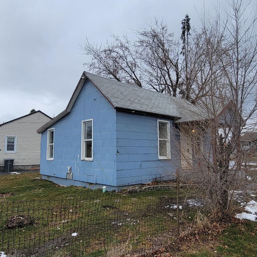 Primary Photo - 2 bed 1 bath home