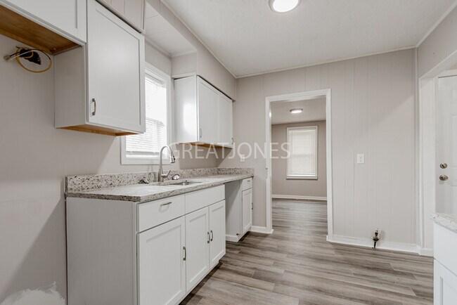 Foto del edificio - HOLIDAY SPECIAL! SIGN A LEASE BY NOVEMBER ...