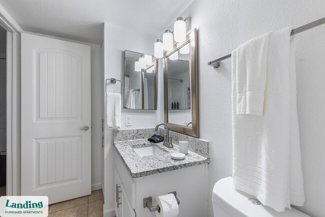 Building Photo - 5704 W Thomas Rd