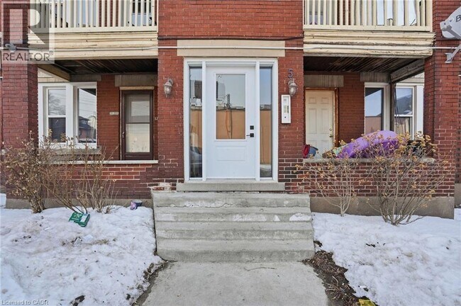 Photo du bâtiment - 1 Fairholt Rd N