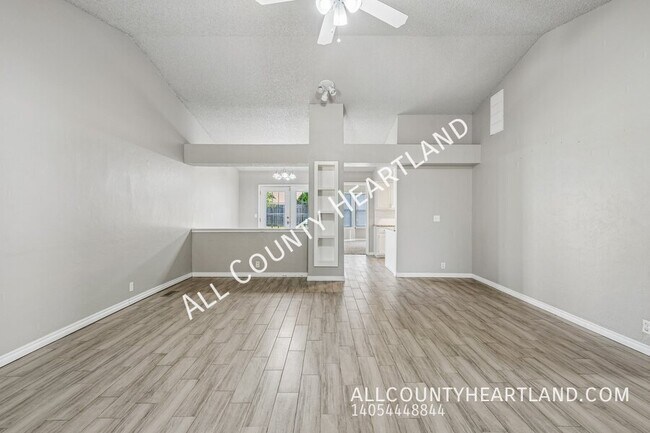 Building Photo - 217 Cypress Dr