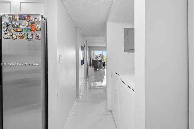 Foto del edificio - 14250 SW 62nd St