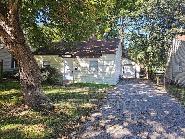 Building Photo - 726 Ridgeway Ave