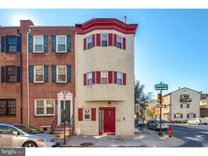 Building Photo - 2062 Lombard St