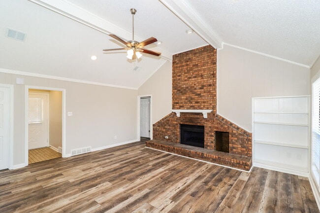 Building Photo - 5642 Crievewood Dr