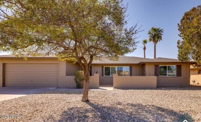 Building Photo - 1245 E Hermosa Dr