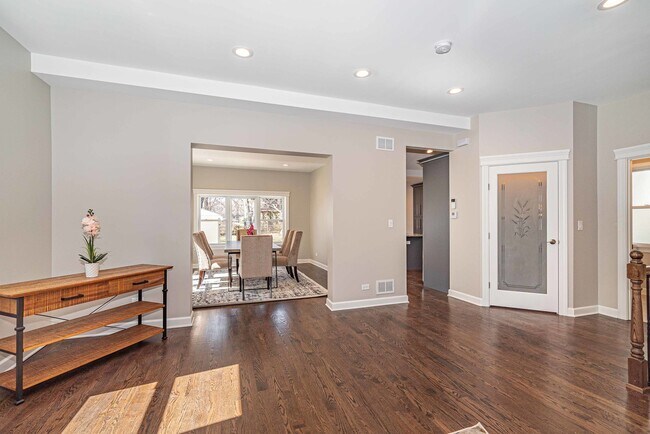 Building Photo - 9368 S Longwood Dr