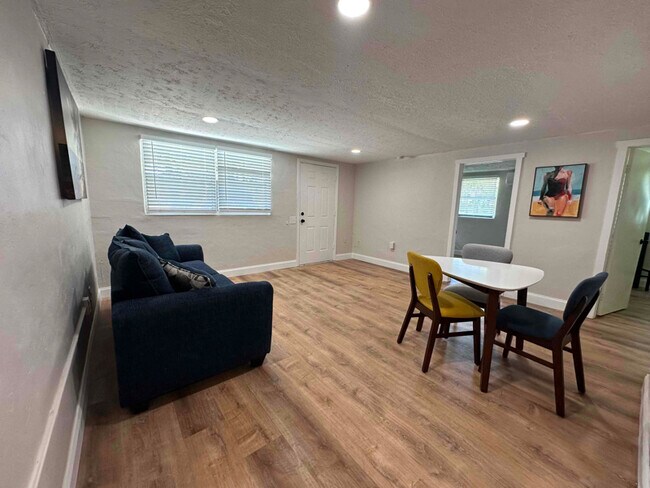 Foto del edificio - 759 NE 6th St
