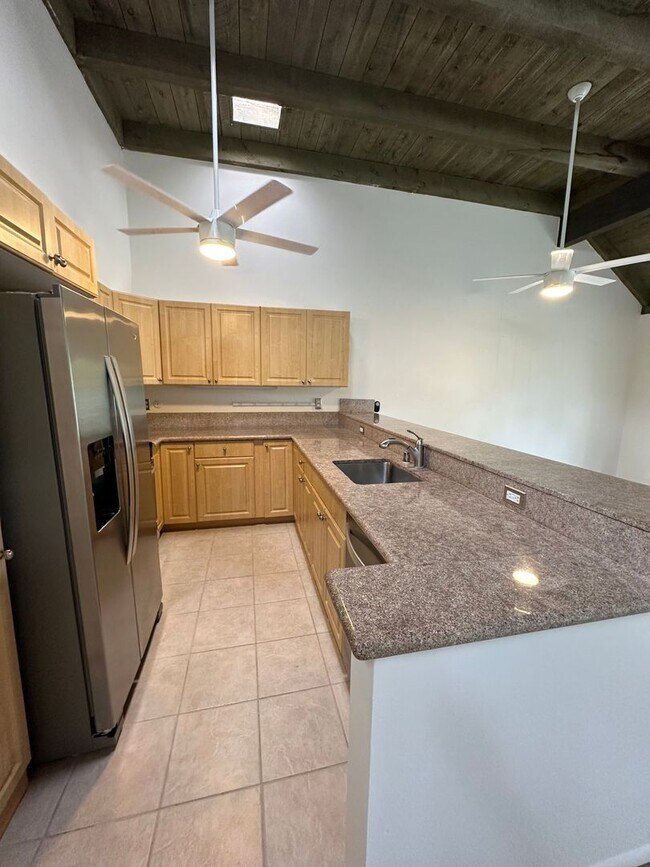 Foto del edificio - Upgraded 3 bedroom/2 bath townhome at Yach...