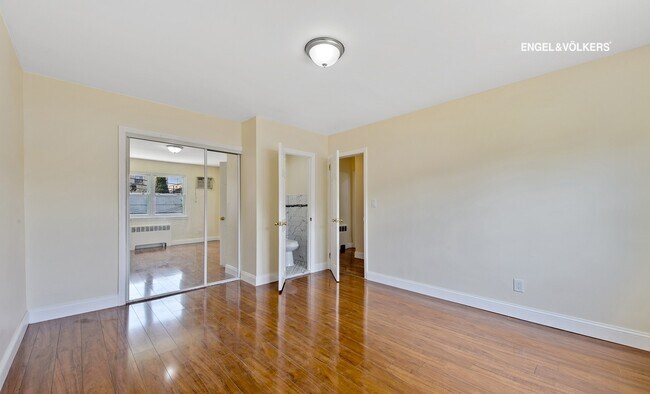 Foto del edificio - 22-45-45 93rd St