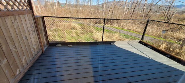 Foto del edificio - Spacious & Cozy Townhome for Rent