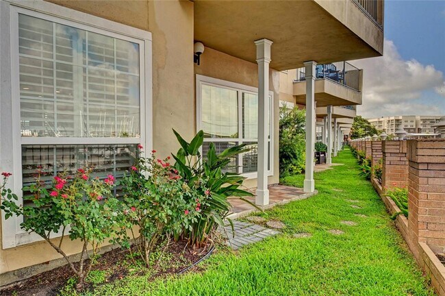 Foto del edificio - 921 Marine Dr