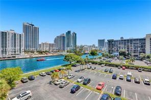 Foto del edificio - 800 Parkview Dr
