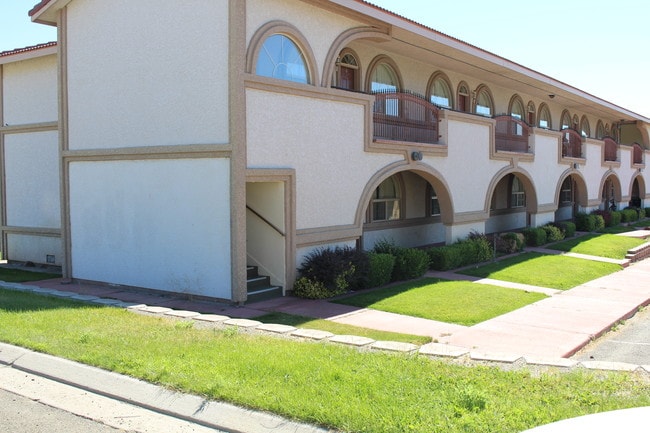 Beautiful Property - Doll House Apartments & Hacienda Apartments
