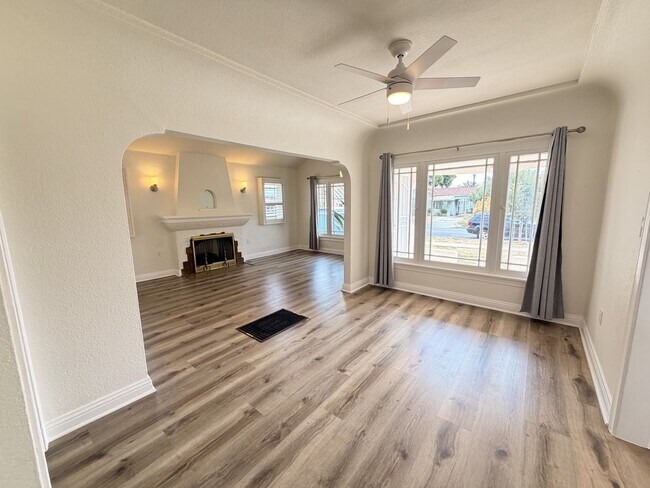 Building Photo - 7307 S Halldale Ave