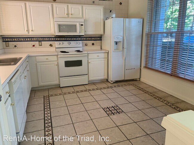 Building Photo - 3 br, 2.5 bath House - 3938 Elizabeth Glen...