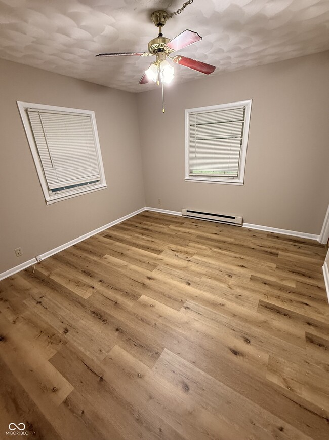 Building Photo - 702 Edgewood Dr