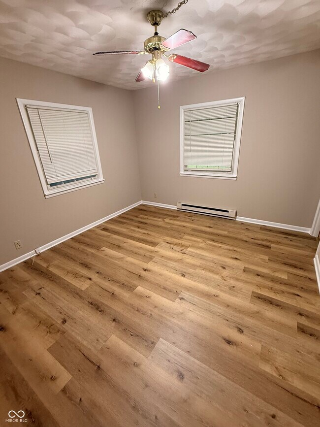 Foto del edificio - 702 Edgewood Dr