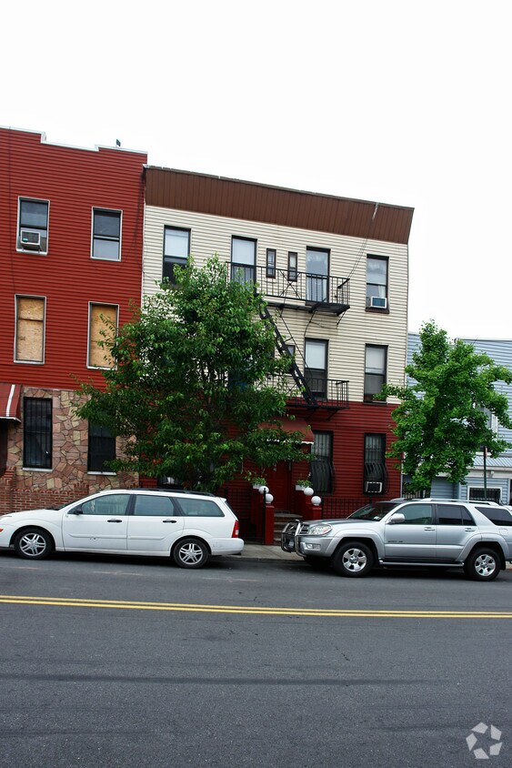 Building Photo - 144 20th St