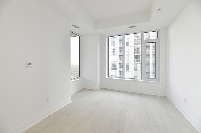 Building Photo - 11 Yorkville Ave