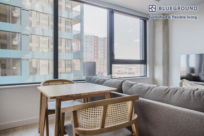 Foto del edificio - 3030 Potomac Ave