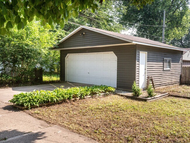 Foto del edificio - Rare home available for rent in Eken park!