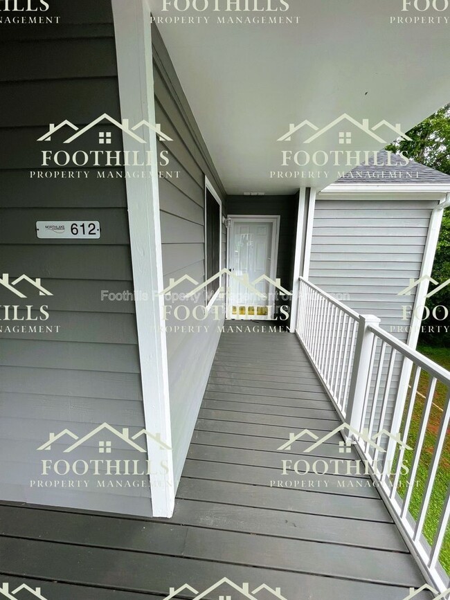 Building Photo - 612 Northlake Dr
