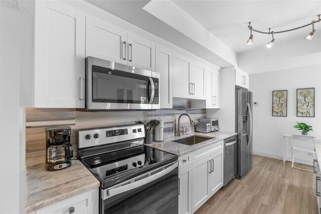 Building Photo - 2628 NE 49th St