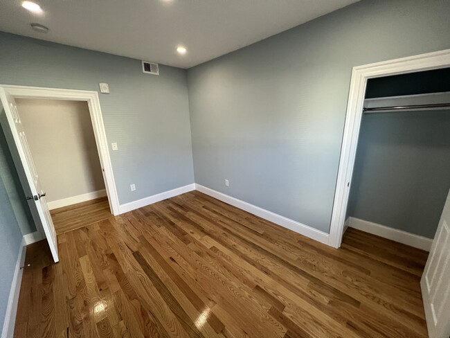 Building Photo - 371 Beacon St