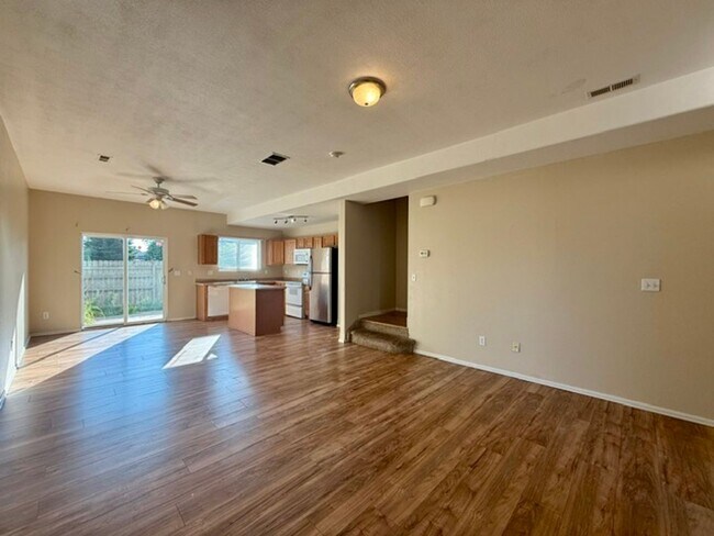 Foto del edificio - 2 Bedroom 3 Bathroom Townhome Backing to Open Space