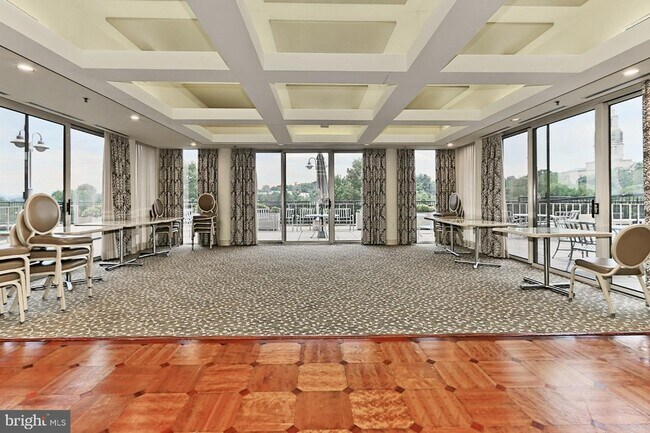 Foto del edificio - 2151 Jamieson Ave