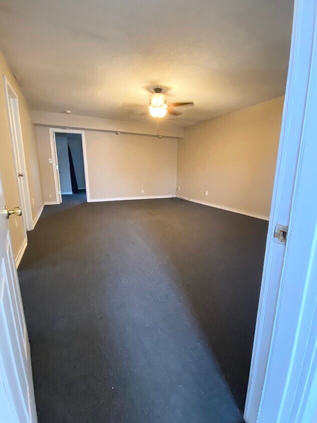 Living Room - 6101 Wilmarbee Dr