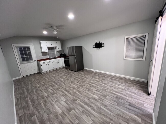 Foto del edificio - 21215 Yarbrough Rd