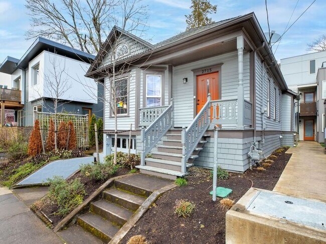 Foto del edificio - 2 bedroom, 1.5 bath single-family home now...