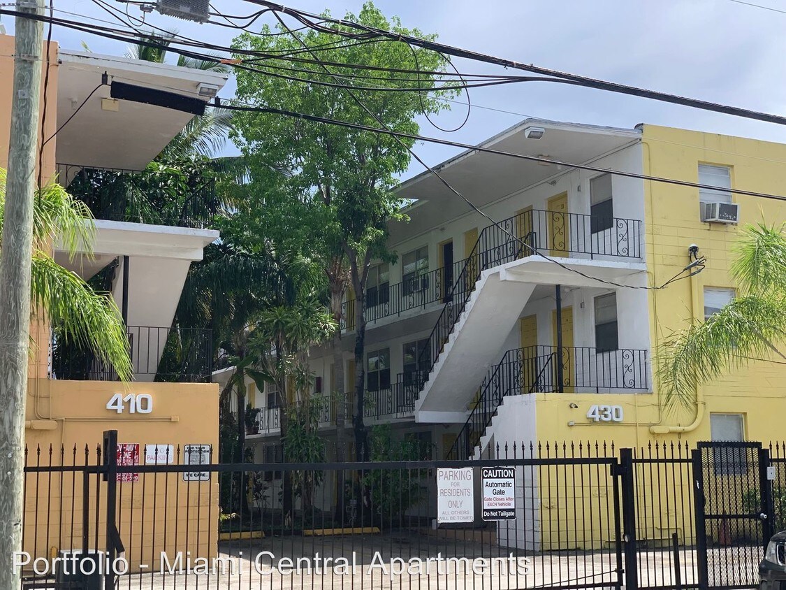 Primary Photo - 400 NW 7th St