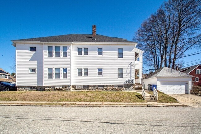 Building Photo - 10 Sunset Ave